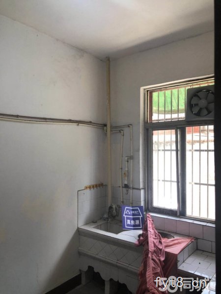 特价房源 市政府西边一点公正处院后计省委家属院!