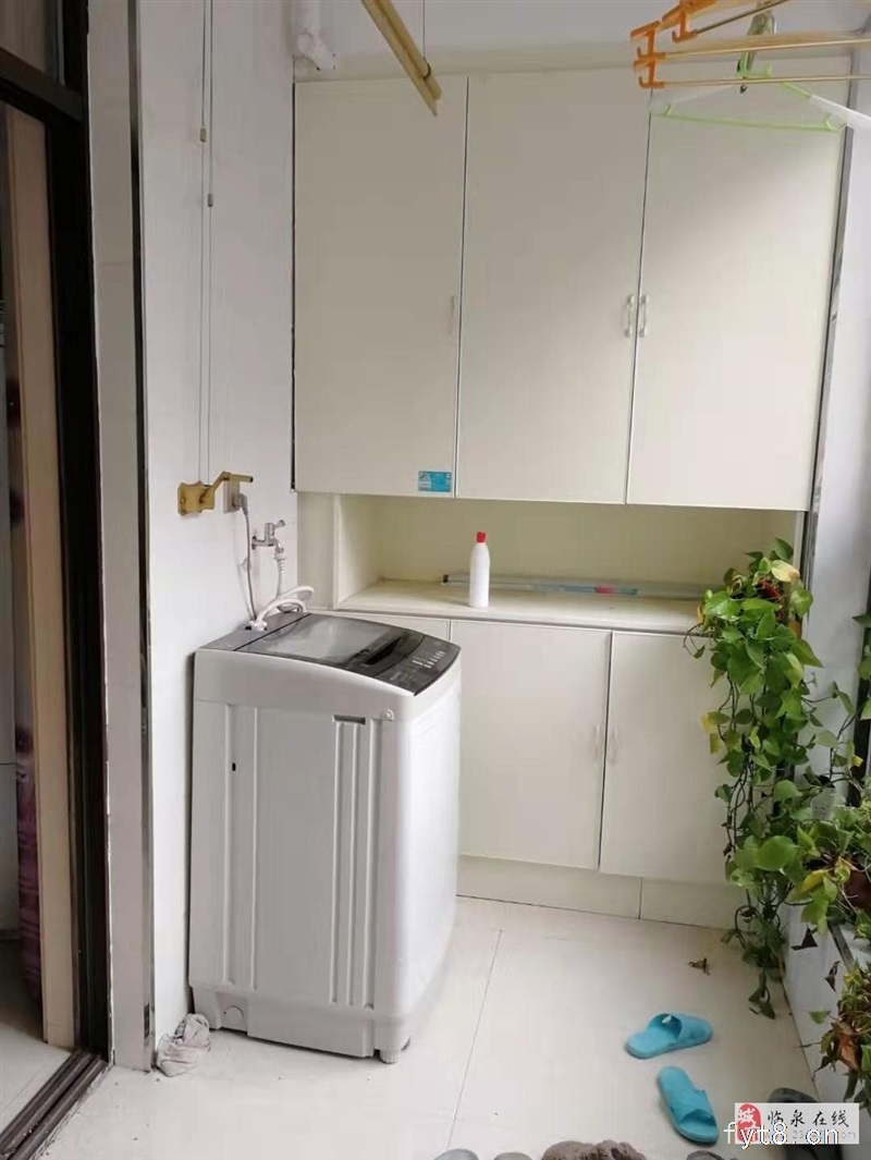 利华中央公馆3室2厅家具家电齐全2万5包物